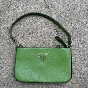 Green guess mini shoulder bag🌱
